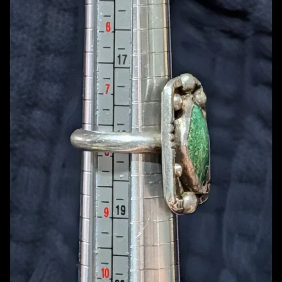 Sz 8 Estate 1970s NAVAJO Native American Green Turquoise Sterling Silver Ring - Picture 3 of 4